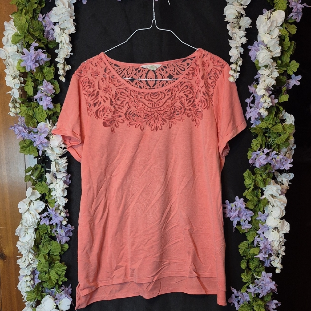 C. Wonder Pink Lace Detail Short Sleeve Tee